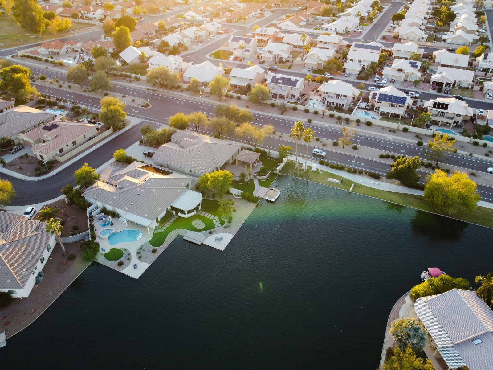 UAE Real Estate Market Soars: An Expert Analysis of 2025’s Record-Breaking AED 239 Billion Quarter