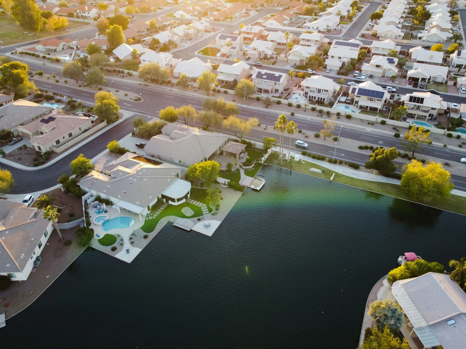 UAE Real Estate Market Soars: An Expert Analysis of 2025’s Record-Breaking AED 239 Billion Quarter